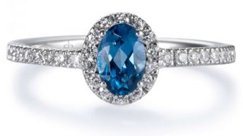 sortija de la colección caramelo de oro blanco con topacio azul london