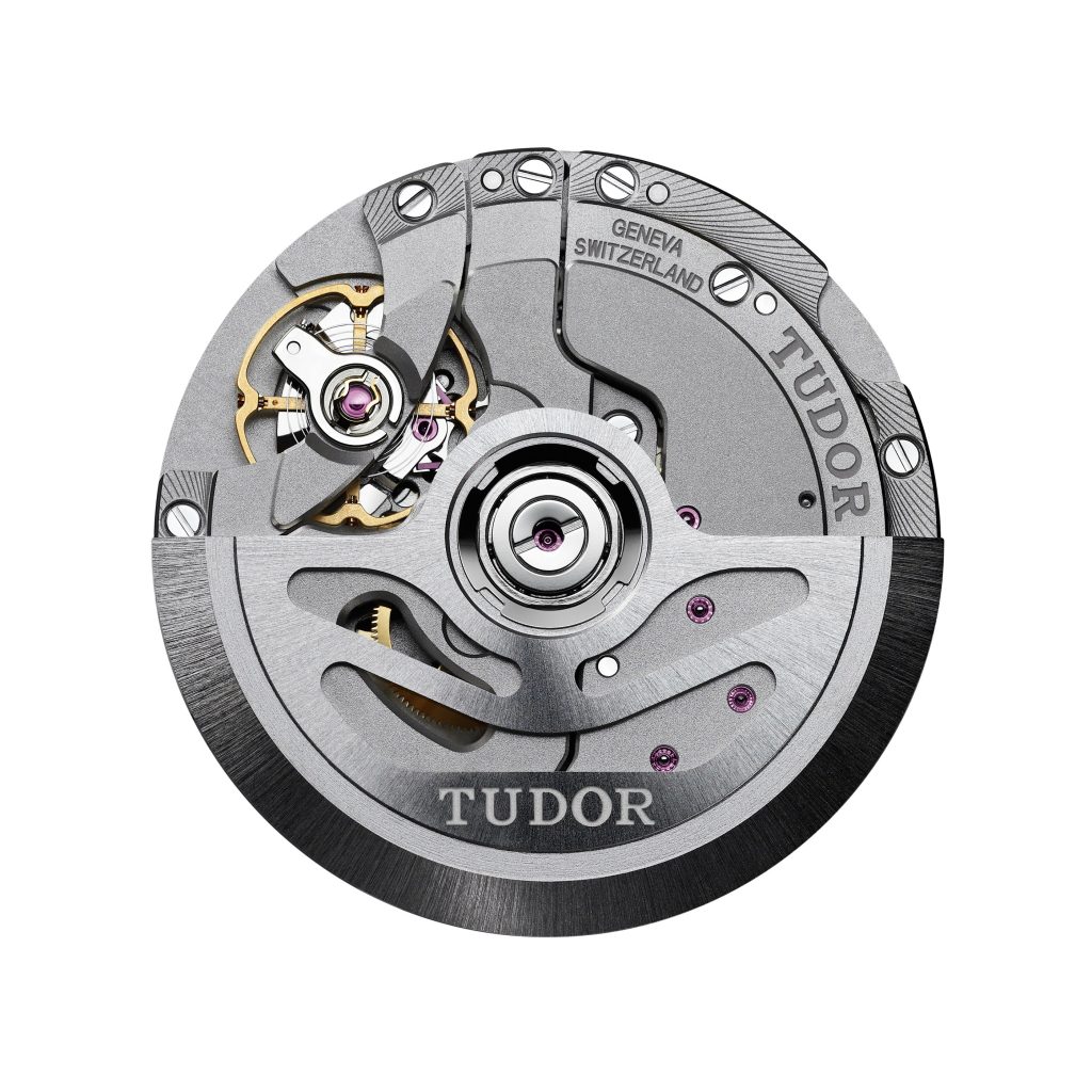 calibre de manufactura Tudor en el que se puede observar la masa oscilante y la máquina del reloj
