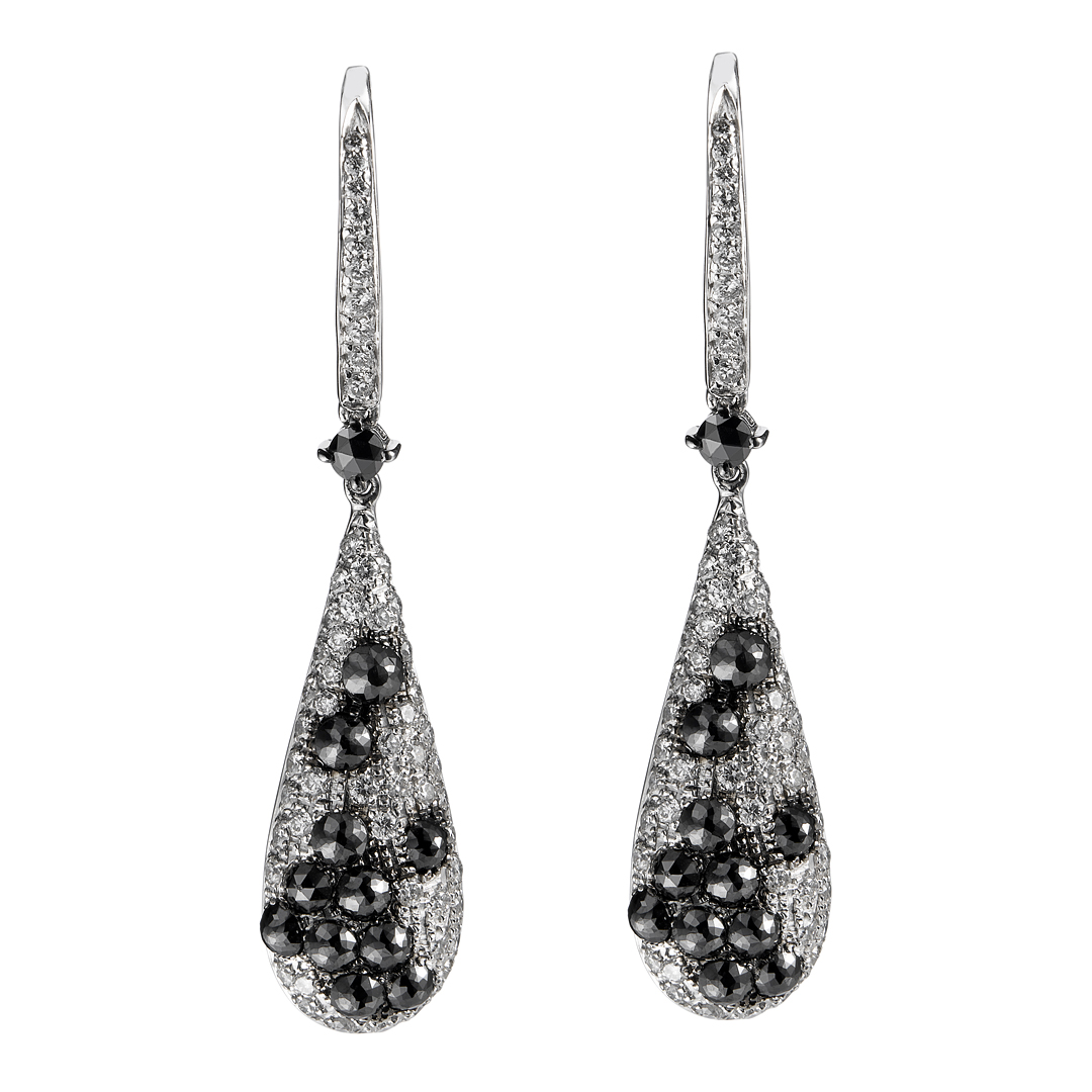 Pendientes largos de oro blanco con diamantes blancos y negros