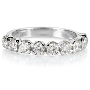 Sortija-media-alianza-oro-blanco-diamantes-brillantes-chaton- Ref J5387SB_Chocrón Joyeros