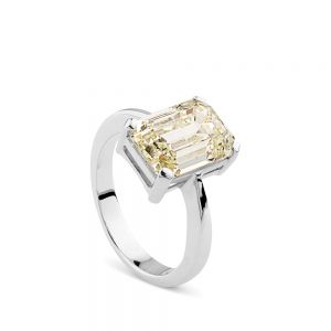 sortija oro blanco con diamante fancy talla esmeralda_J4377SB_Chocrón Joyeros