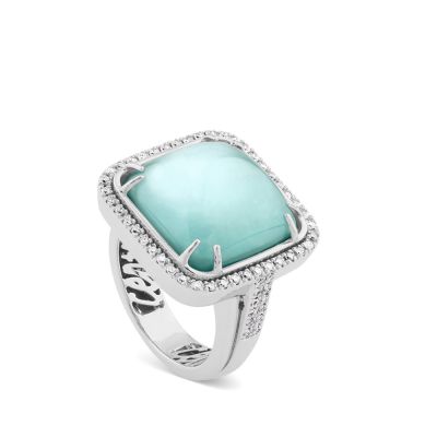 Sortija cuadrada de oro blanco con doblete de cuarzo azul y nacar y pavé de diamantes