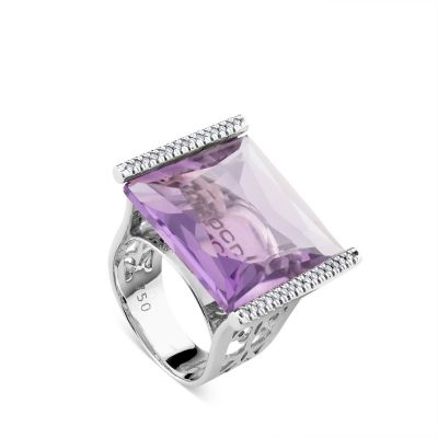 Sortija de oro blanco con amatista y bandas laterales de diamantes