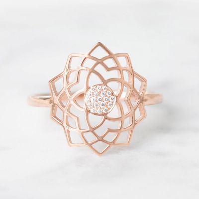 Anillo Sahasrara de oro rosa con diamantes