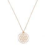 Collar Flower of life de oro rosa con un discreto diamante en el colgante