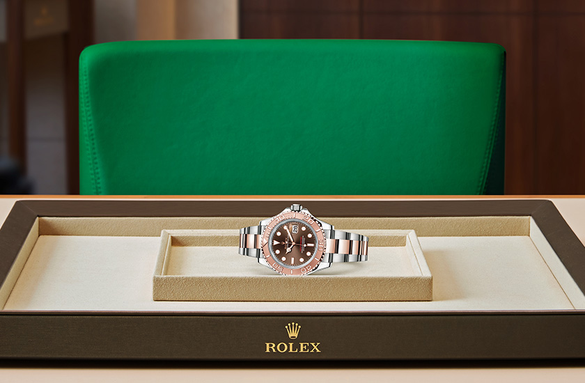 Presentación reloj Rolex Yacht-Master 40 de acero Oystersteel y oro Everose y esfera chocolate en Chocrón Joyeros