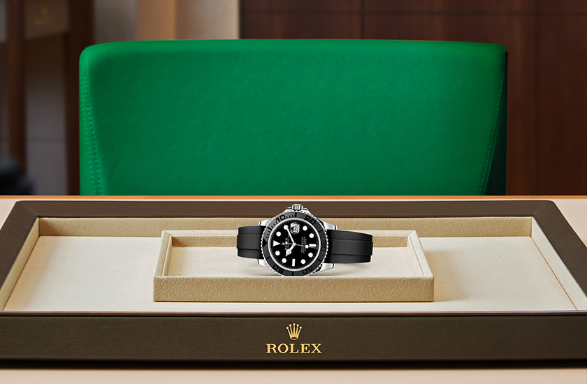 Presentación reloj Rolex Yacht-Master 42 de oro blanco y esfera negra  en Chocrón Joyeros